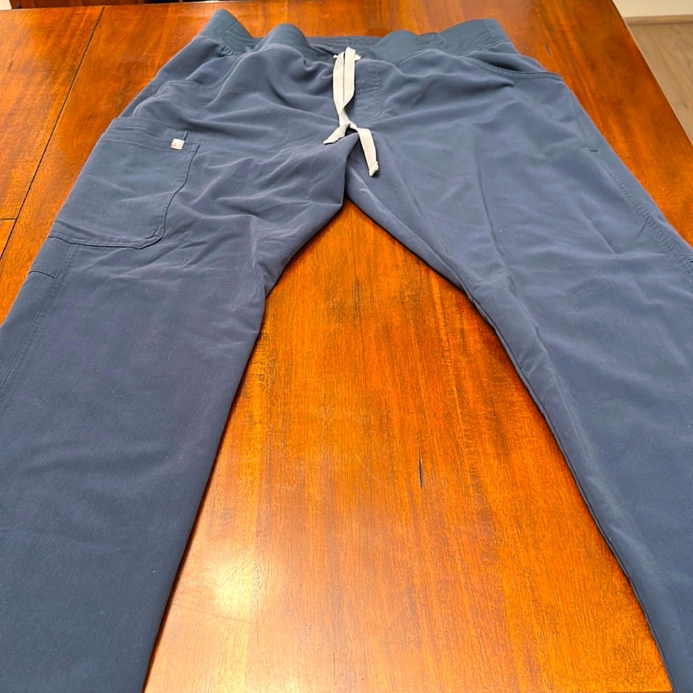 Figs kade cargo in dark harbor size large.